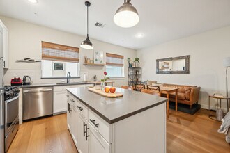 2827 Manor Rd, Unit #3104 in Austin, TX - Building Photo - Building Photo