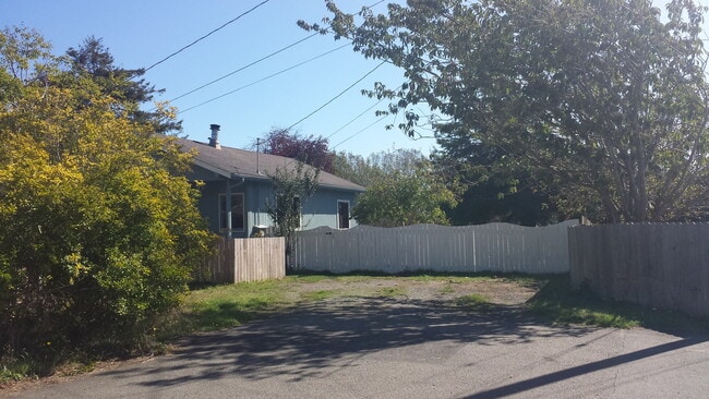 1514 Underwood Rd in Mckinleyville, CA - Building Photo - Building Photo