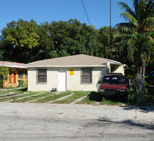 155 NE 59th St in Miami, FL - Foto de edificio - Building Photo