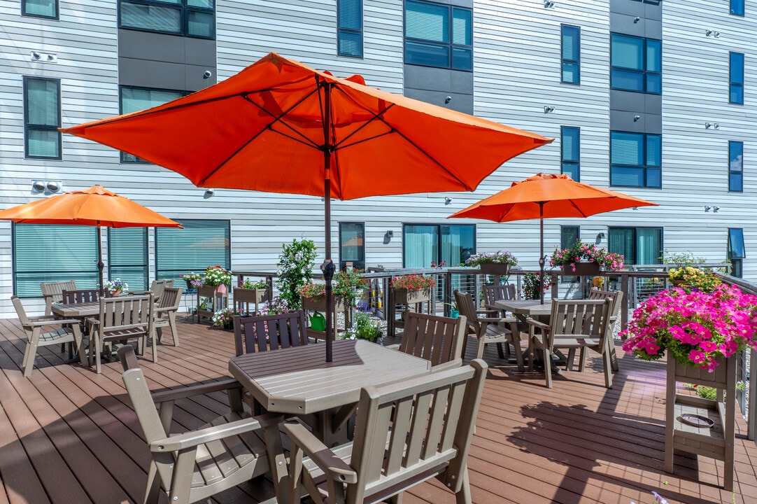 Berkshire Stevens Point - Seniors (55+) in Stevens Point, WI - Foto de edificio