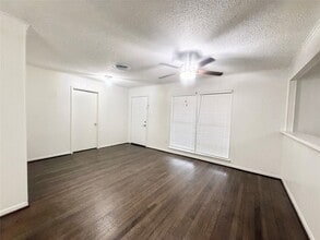 523 Wisteria St in Lake Jackson, TX - Building Photo - Building Photo