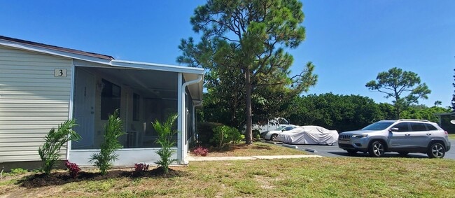 560 7th Pl in Vero Beach, FL - Building Photo - Building Photo