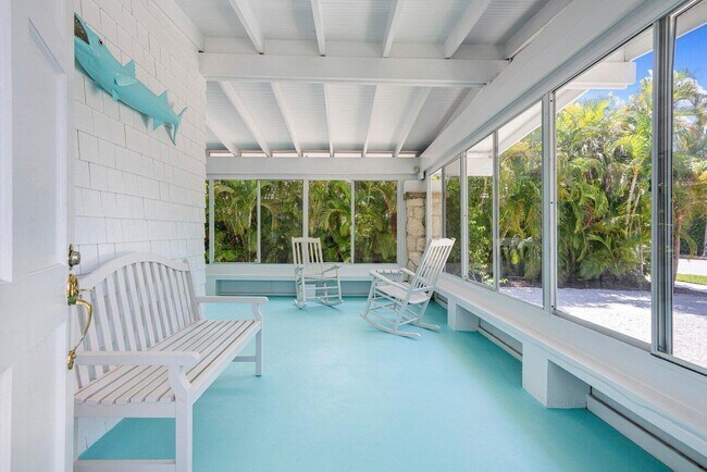 141 Chilean Ave in Palm Beach, FL - Building Photo - Building Photo