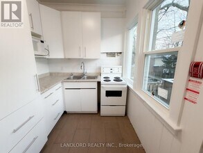 2469 Queen St E in Toronto, ON - Building Photo - Building Photo