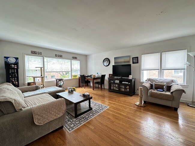 2707 W Berwyn Ave, Unit G08C