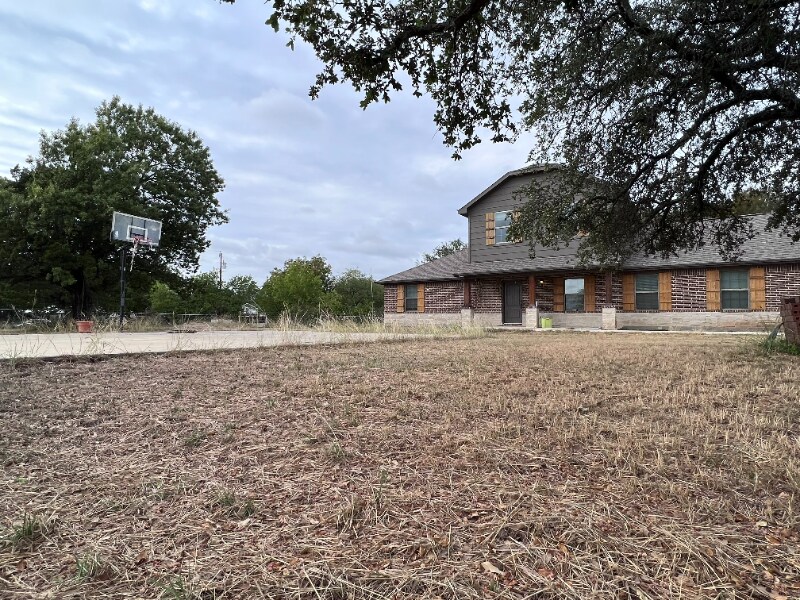 102 Cedar Creek Dr in Azle, TX - Building Photo