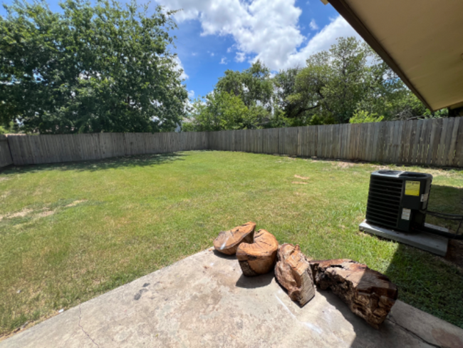 6700 Montgomery Dr in San Antonio, TX - Building Photo - Building Photo