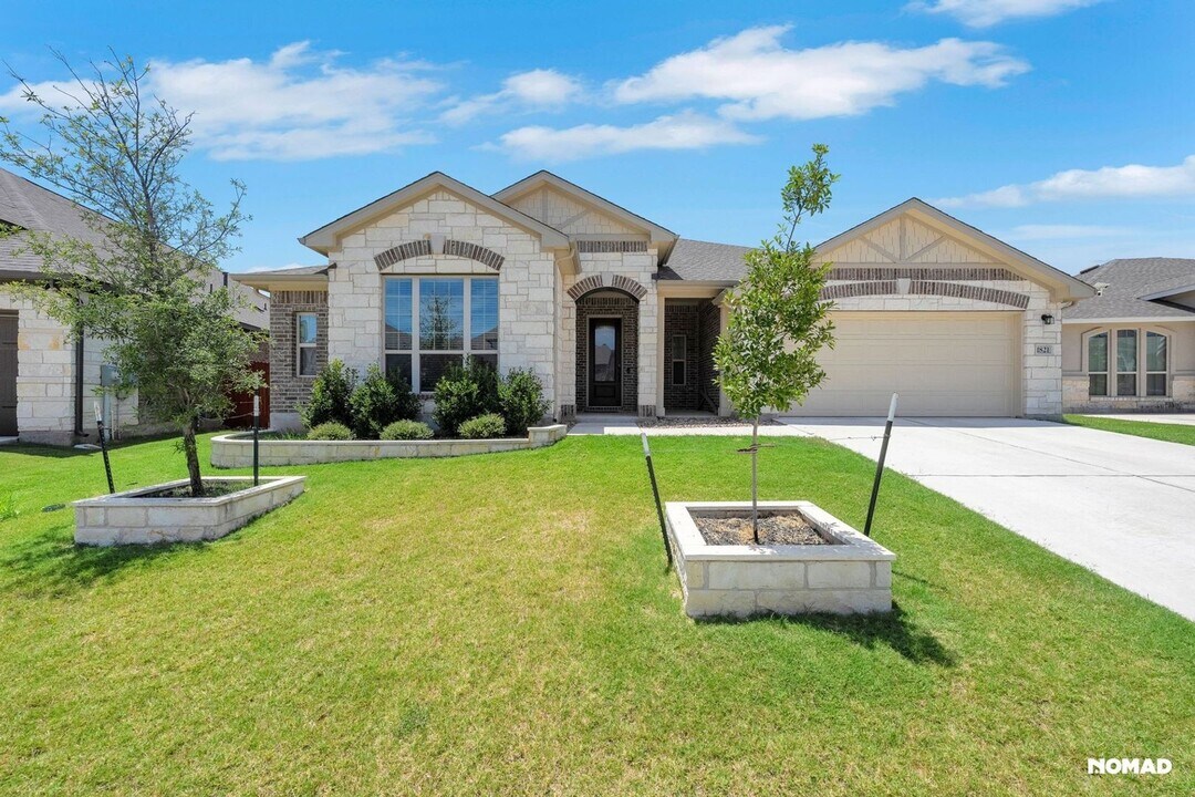 1821 Arapaho Mountain Pass in Leander, TX - Building Photo