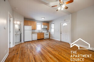 1512 W Erie St in Chicago, IL - Building Photo