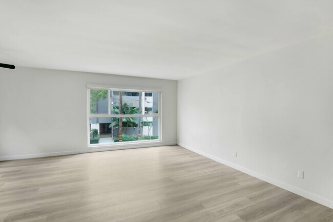 8741-8743 Shoreham in West Hollywood, CA - Building Photo - Building Photo