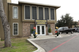 Lyric Midtown Apartments in Dallas, TX - Building Photo - Building Photo