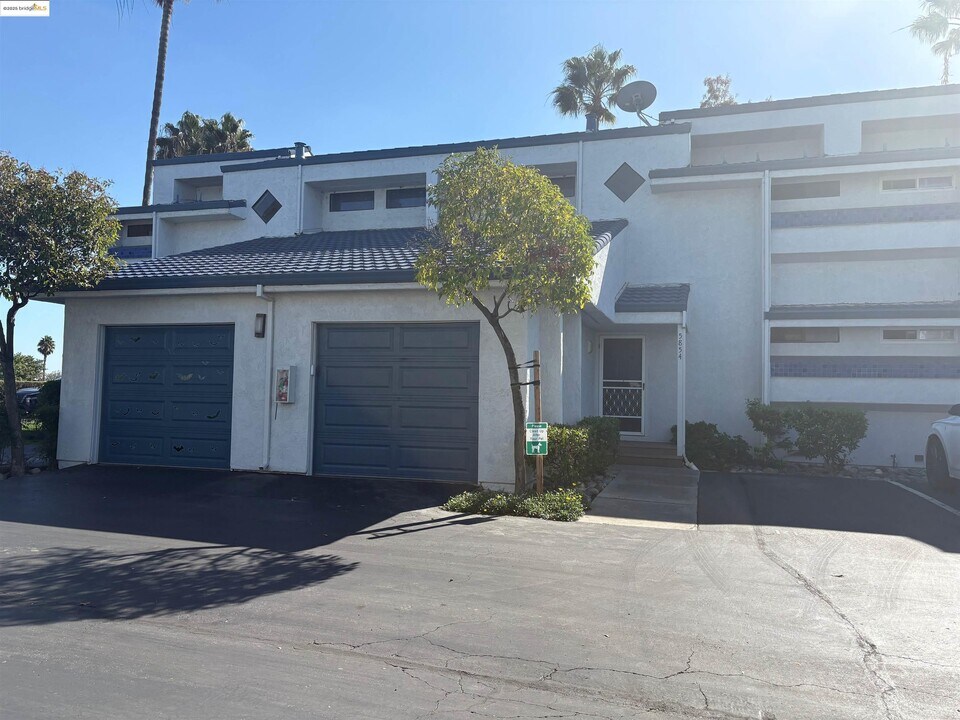 5854 Yawl St in Discovery Bay, CA - Building Photo