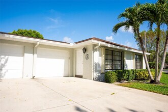 9870 Pecan Tree Dr in Boynton Beach, FL - Building Photo - Building Photo