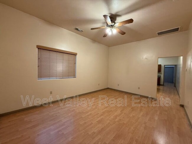 522 Center St in Taft, CA - Foto de edificio - Building Photo