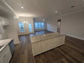 1529 Bowstring Dr in Baton Rouge, LA - Foto de edificio - Building Photo