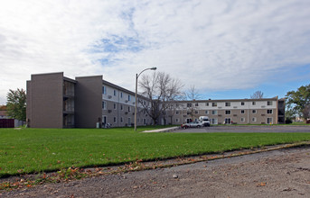 Arbors Of Southtowne Square in Fort Wayne, IN - Building Photo - Building Photo