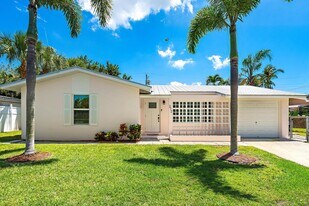272 Holly Dr in Palm Beach Gardens, FL - Building Photo
