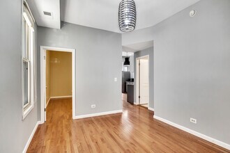 2843 W Lyndale St in Chicago, IL - Building Photo - Building Photo