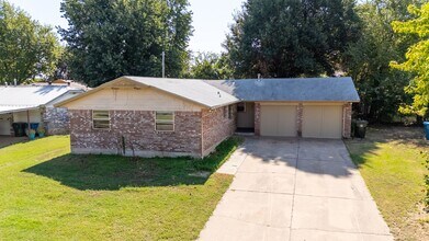 304 W Campbell Dr in Midwest City, OK - Building Photo - Building Photo