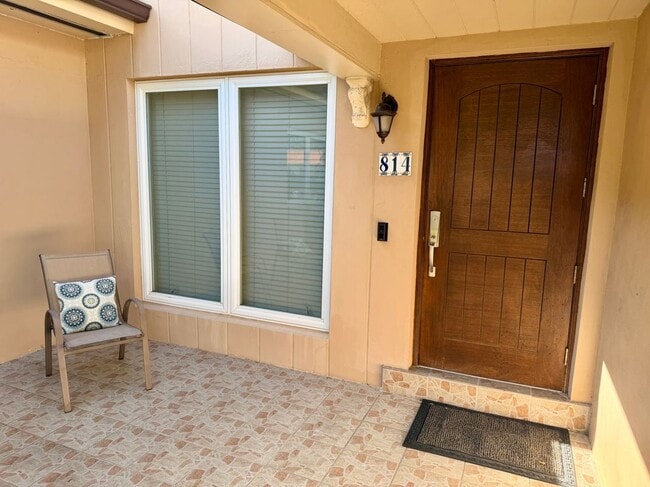 814 Capri St in Coral Gables, FL - Foto de edificio - Building Photo