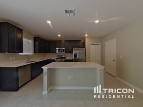 33546 Sky Blossom Cir in Leesburg, FL - Building Photo - Building Photo