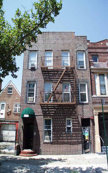 1249 Leland Ave in Bronx, NY - Building Photo