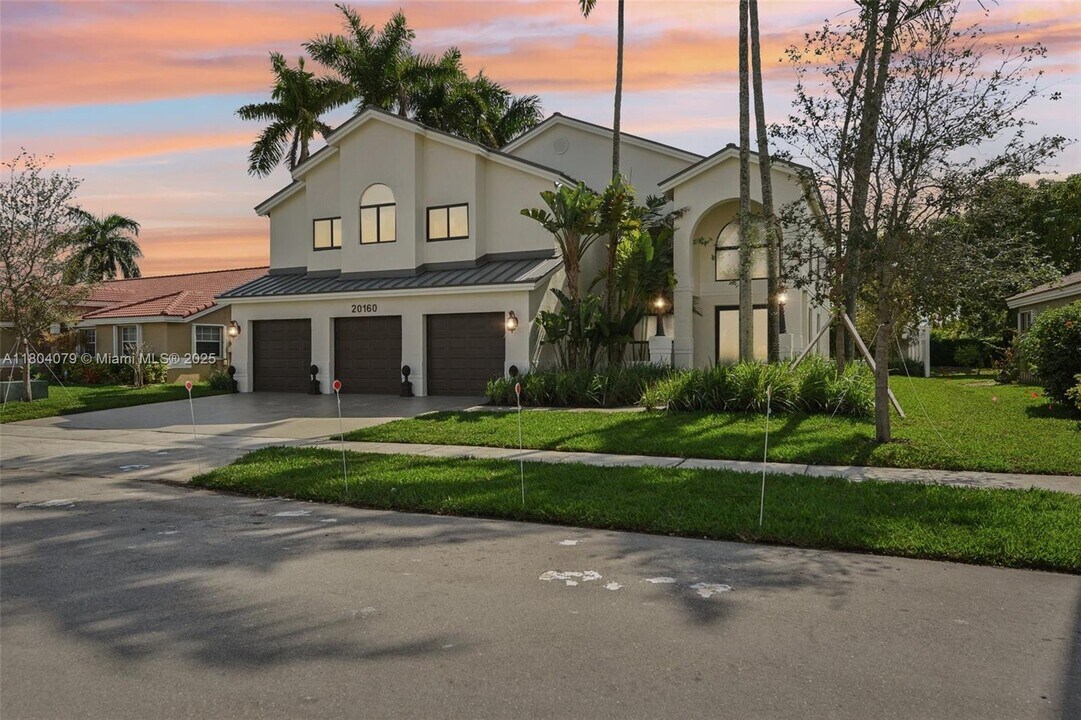 20160 NW 9th Dr in Pembroke Pines, FL - Building Photo