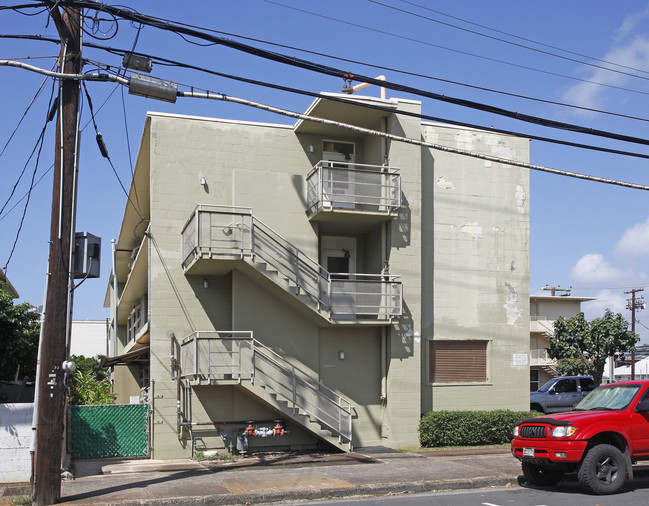 1020 Isenberg St in Honolulu, HI - Building Photo - Building Photo