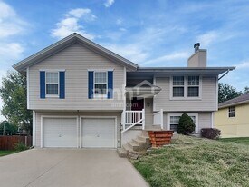 328 Shenandoah Dr in Raymore, MO - Building Photo