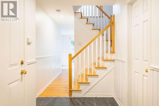 257 Mart Cir in Ottawa, ON - Building Photo - Building Photo