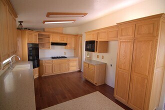 35850 Via Famero Dr in Acton, CA - Building Photo - Building Photo