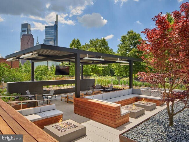 2100 Hamilton St in Philadelphia, PA - Building Photo - Building Photo