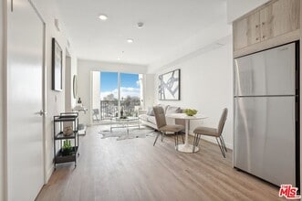 222 N Alvarado St in Los Angeles, CA - Building Photo - Building Photo
