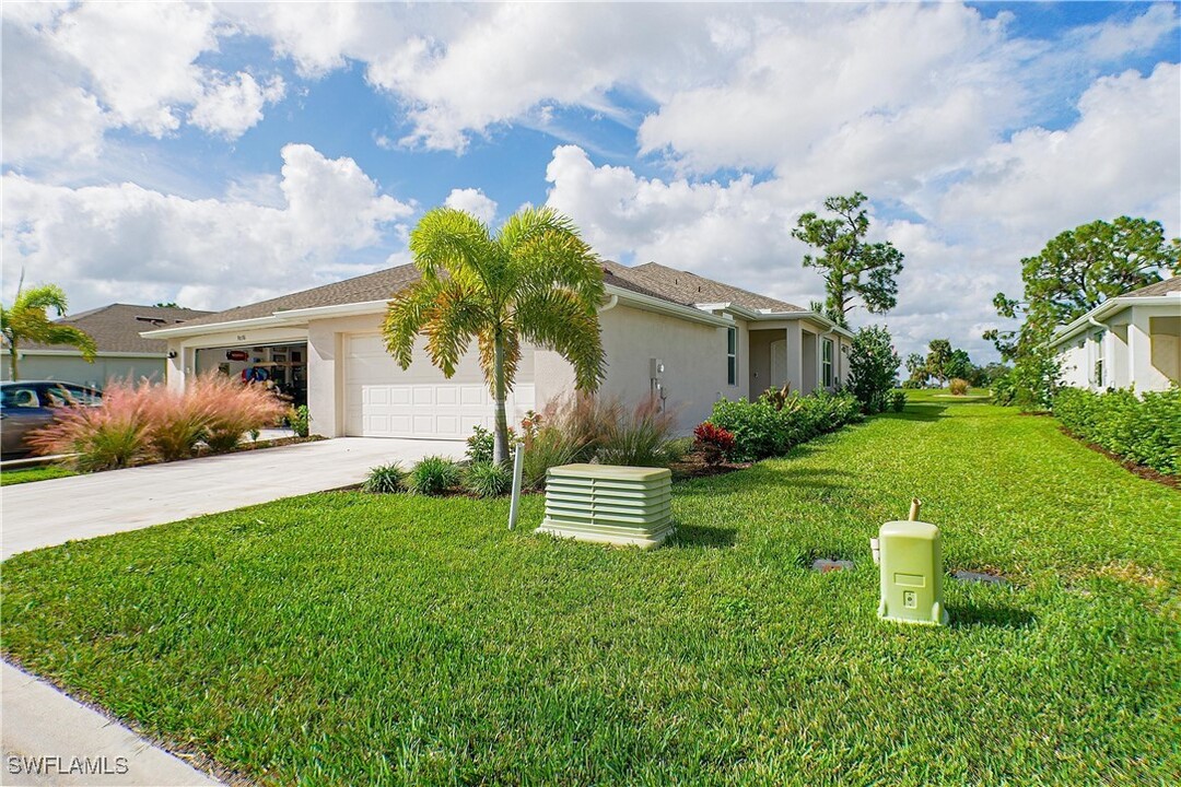 9074 Leatherwood Loop in Lehigh Acres, FL - Building Photo