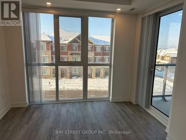 1005 Dundas St E in Oakville, ON - Building Photo - Building Photo