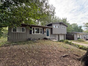 7945 Falmouth St in Prairie Village, KS - Building Photo - Building Photo