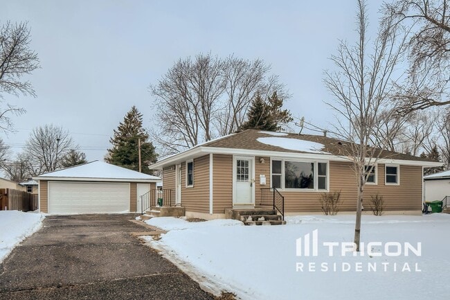 7025 Drew Ave N in Minneapolis, MN - Building Photo - Building Photo