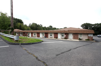 Ledgeview Apartments in Norwich, CT - Building Photo - Building Photo