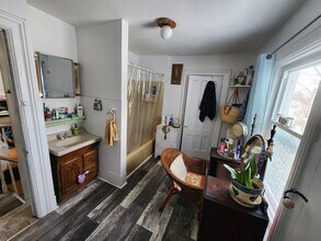 109 High St, Unit #2 in St. Albans, VT - Foto de edificio - Building Photo