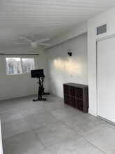 218 W Gragmont St in Covina, CA - Foto de edificio - Building Photo