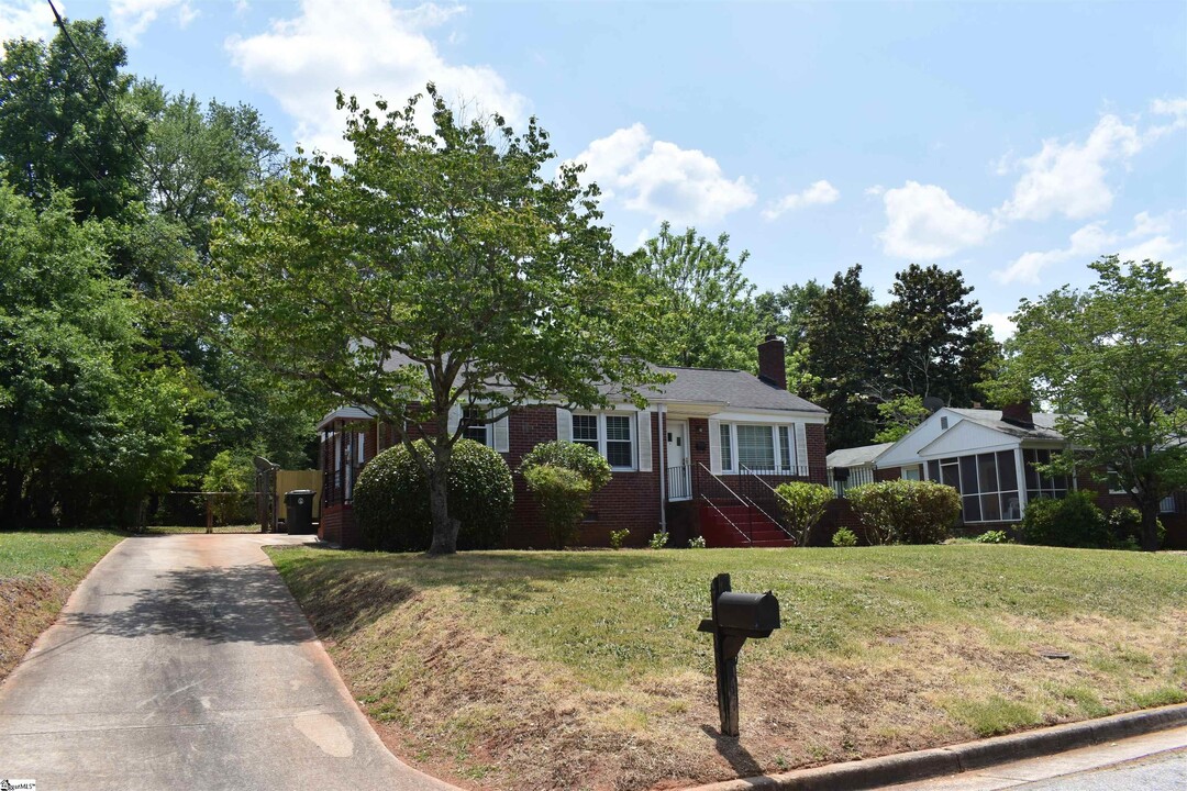 306 Ridgecrest Dr in Greenville, SC - Building Photo