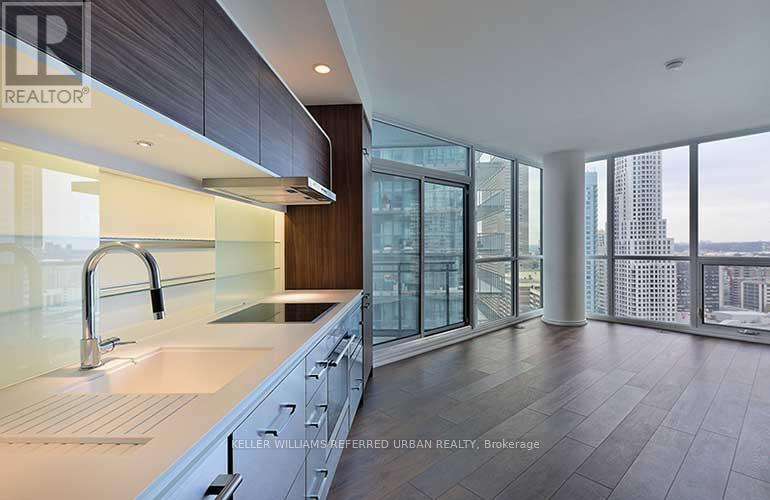 45-3545 Charles St E in Toronto, ON - Building Photo