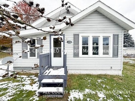 1247 Grand Blvd in Barberton, OH - Building Photo