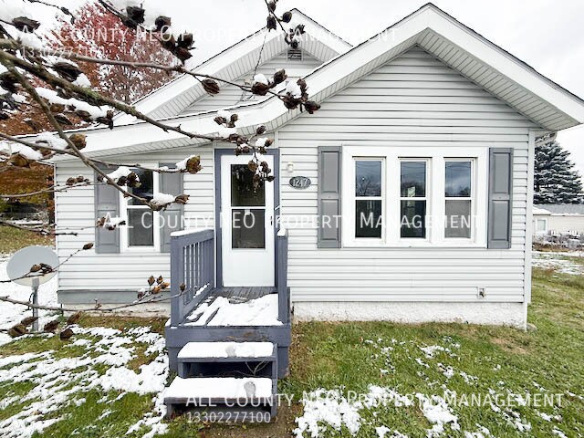 1247 Grand Blvd in Barberton, OH - Building Photo