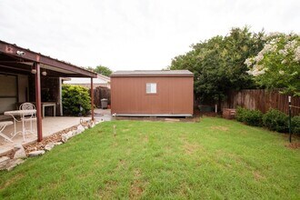 2902 Post Oak Dr in Euless, TX - Building Photo - Building Photo