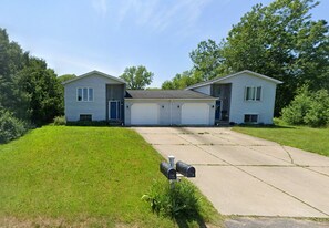 142 Skyline Dr in Oswego, NY - Building Photo
