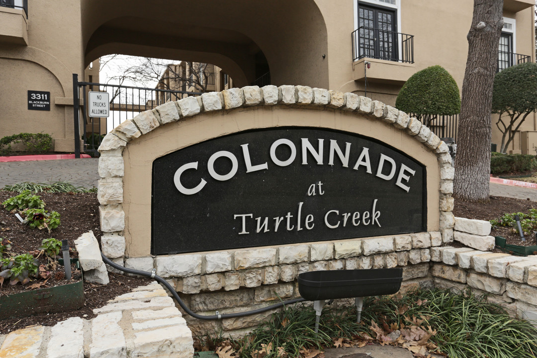 Colonnade At Turtle Creek in Dallas, TX - Building Photo