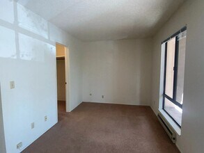 1 Captain Dr, Unit D254 in Emeryville, CA - Building Photo - Building Photo