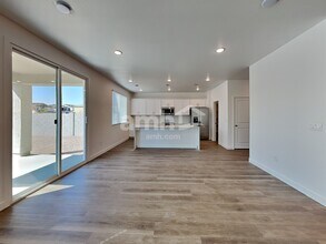 9737 W Luxton Ln in Tolleson, AZ - Building Photo - Building Photo