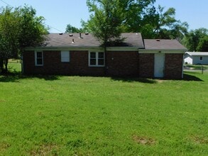 1900 E Ventnor St in Park City, KS - Building Photo - Building Photo